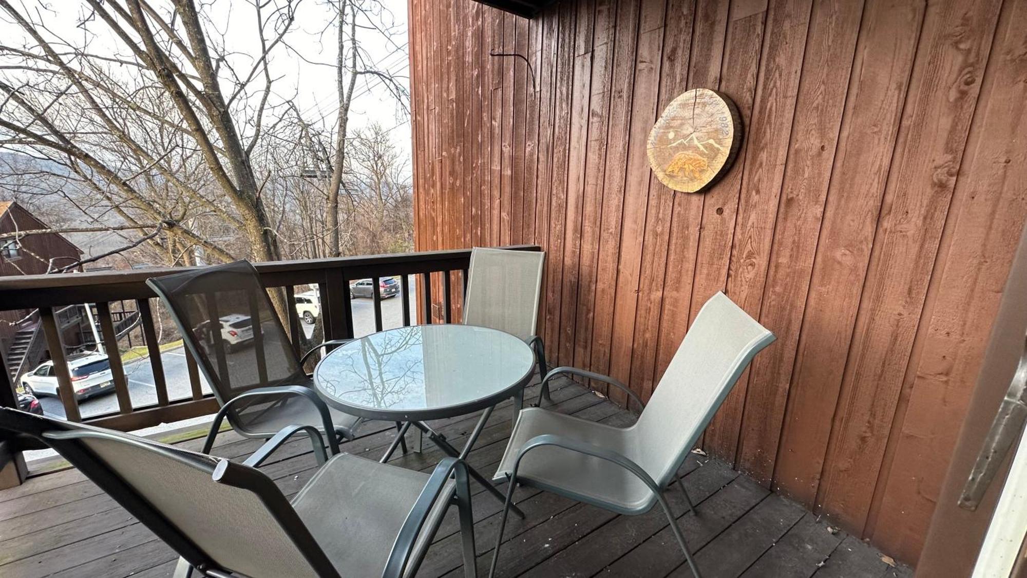Ski On Ski Off Mtn Chalet Vernon Township Extérieur photo